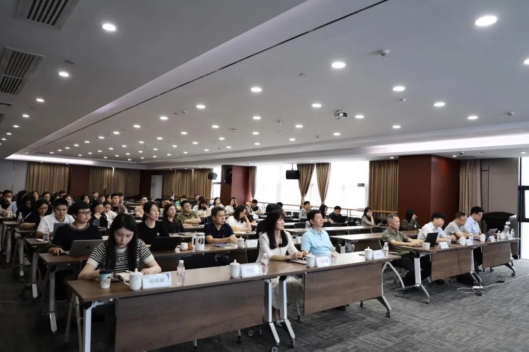 中信恒泰集團(tuán)組織開展新質(zhì)生產(chǎn)力及新政策、新形勢下招投標(biāo)工作應(yīng)對(duì)策略專題培訓(xùn)